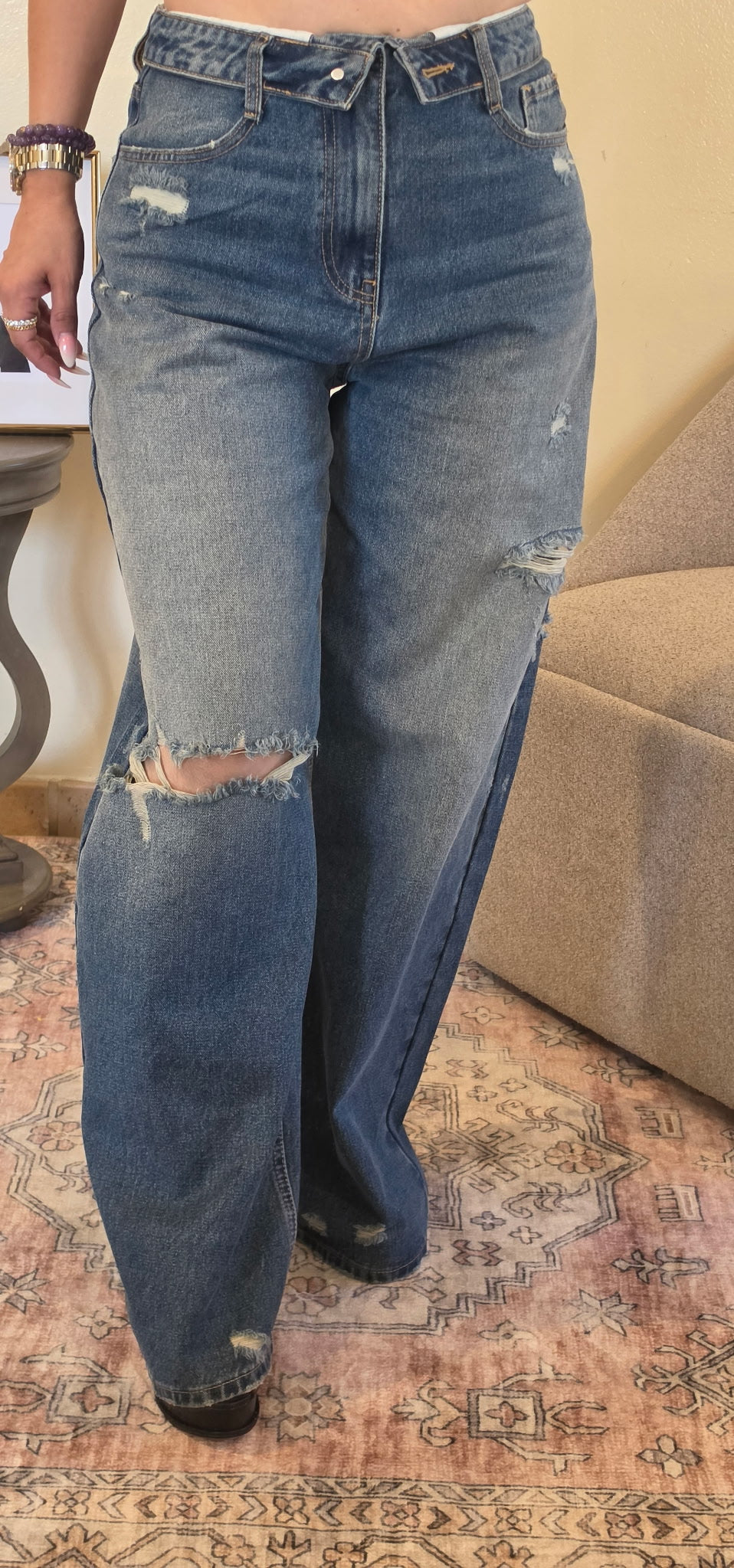 OFF DUTY DISTRESSED JEANS
