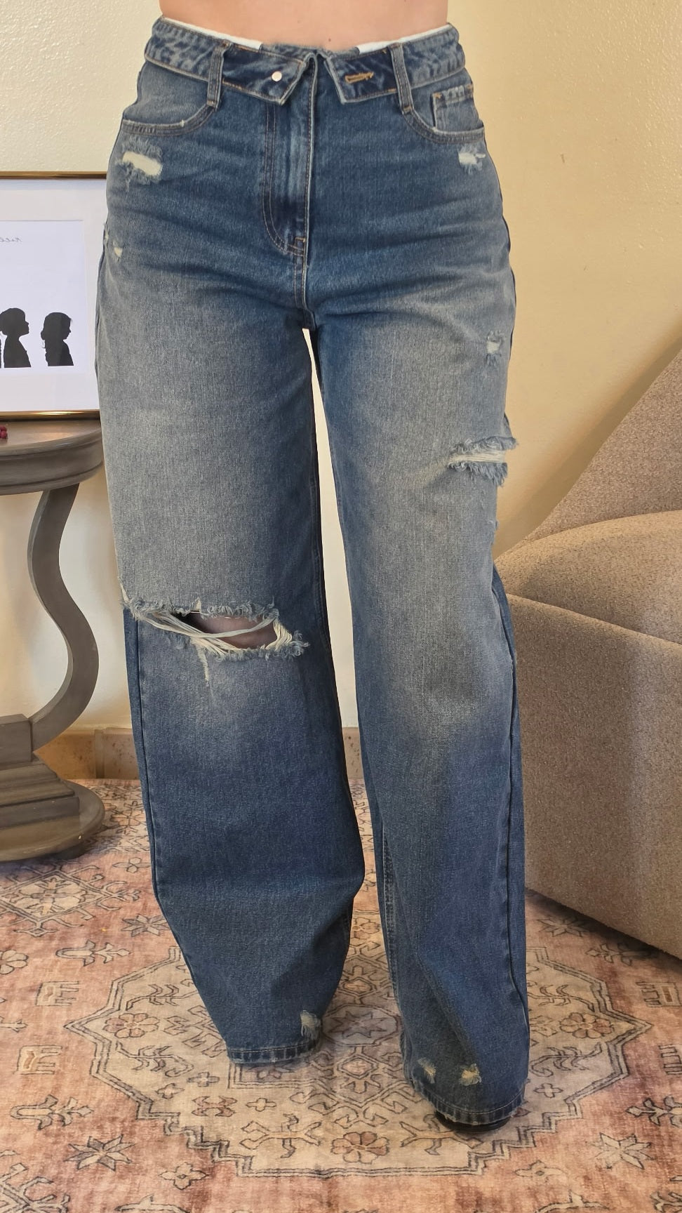 OFF DUTY DISTRESSED JEANS